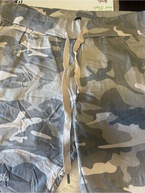 VENTI 6-BRAND NEW-NEVER WORN-Women’s Camo Ankle Pants with Drawstring
